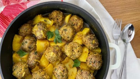 תבשיל קציצות בשר ותפוחי אדמה