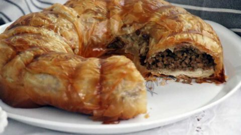 עוגת בצק פילו עם בשר