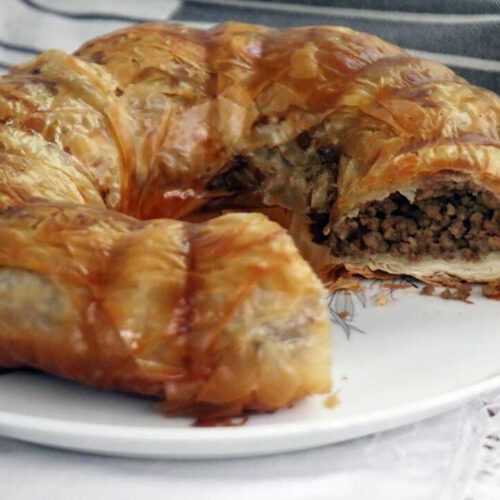 עוגת בצק פילו עם בשר