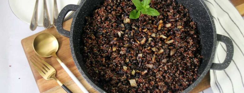 מג'דרה קינואה ועדשים שחורות