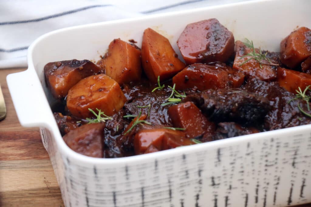 אסדו ותפוחי אדמה עם יין בתנור