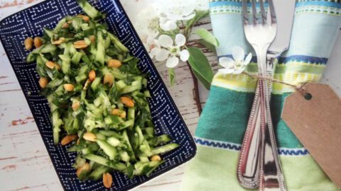 סלט מלפפונים עם בוטנים אסייתי