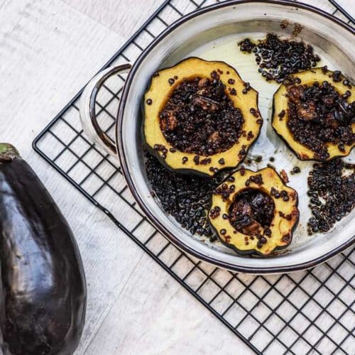 דלעת ערמונים במילוי עדשים שחורות וחצילים