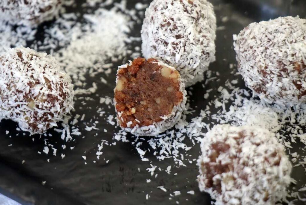 כדורי תמרים ואגוזים ללא גלוטן