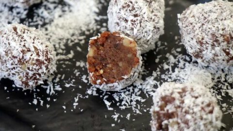 כדורי תמרים ואגוזים ללא גלוטן