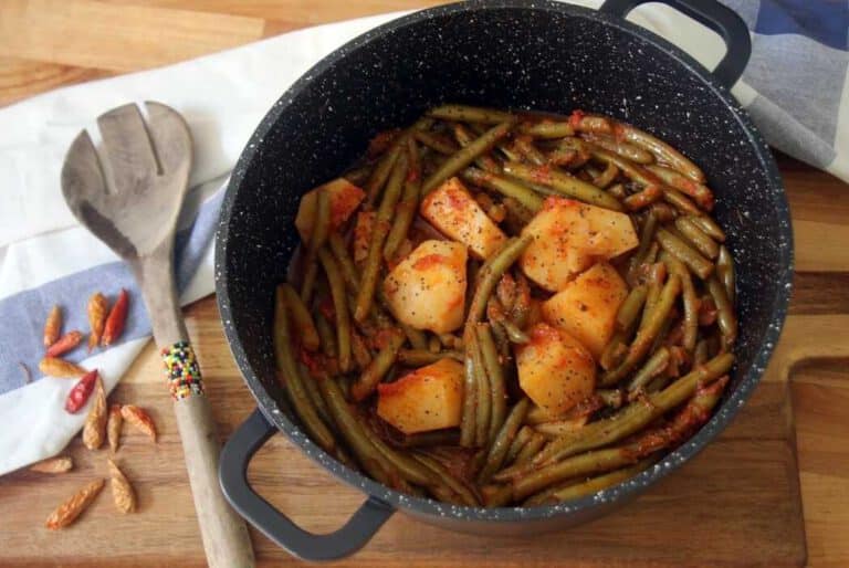 שעועית ירוקה עם תפוחי אדמה