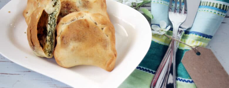 מאפה קלצונה עם תרד וגבינות