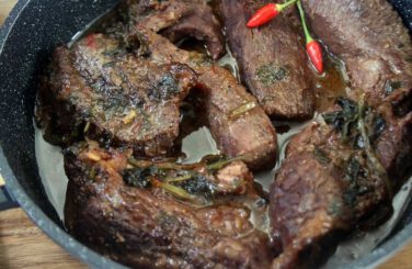 תבשיל אסאדו עם יין