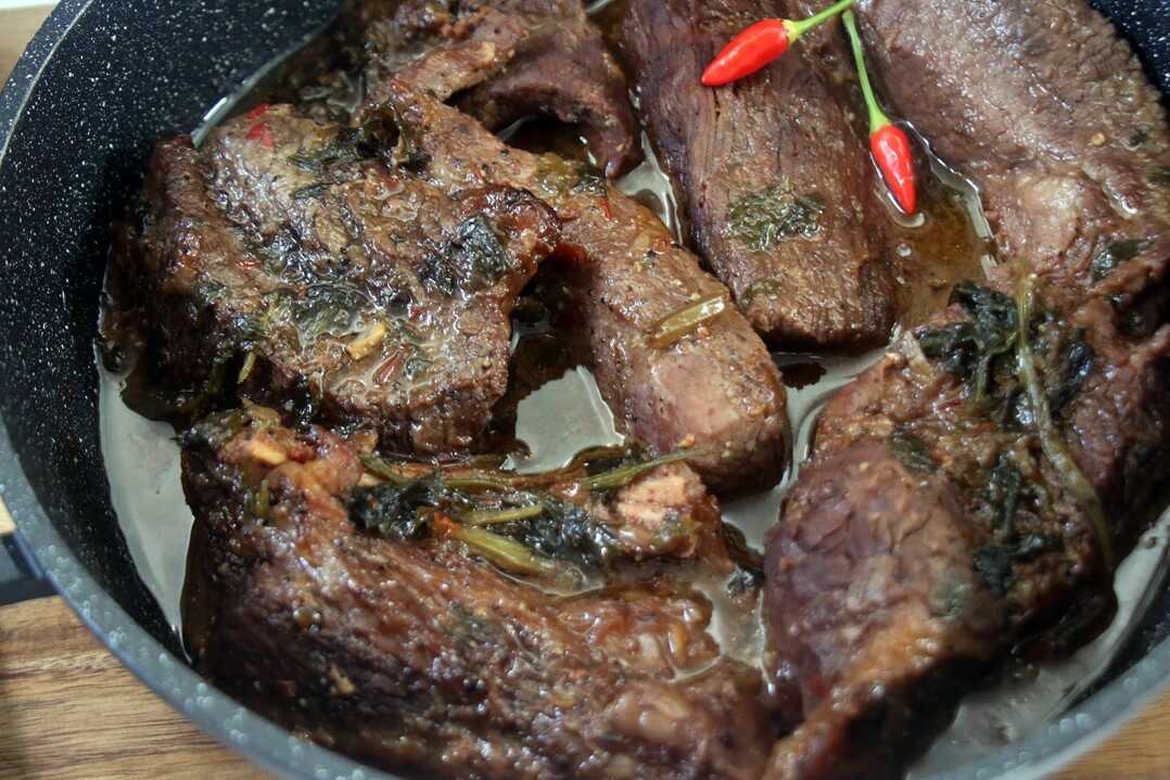 תבשיל אסאדו עם יין