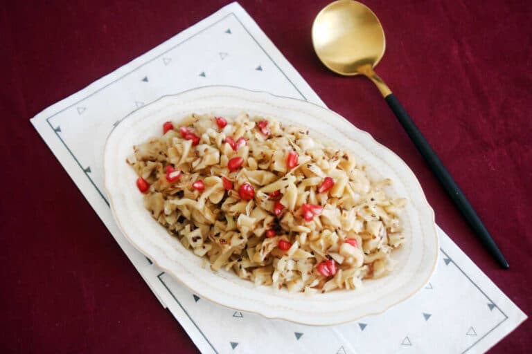 סלט כרוב לבן ושומשום אסייתי