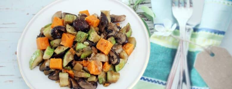 סלט מוקפץ קישואים פטריות ובטטה