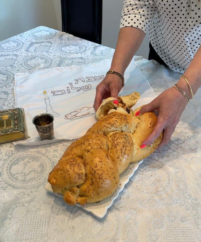 חלה לשבת עם זיתים