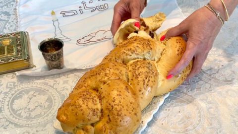 חלה לשבת עם זיתים