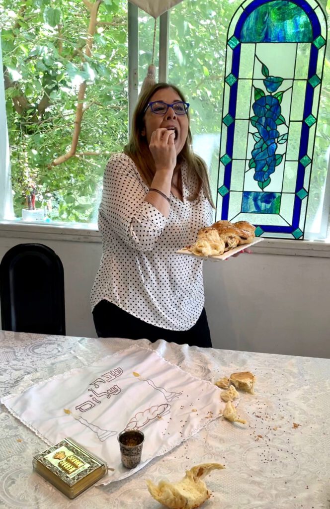 חלה לשבת עם זיתים