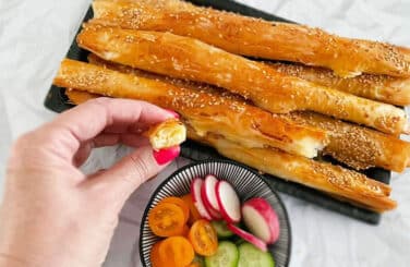 אצבעות פילו עם גבינה מלוחה