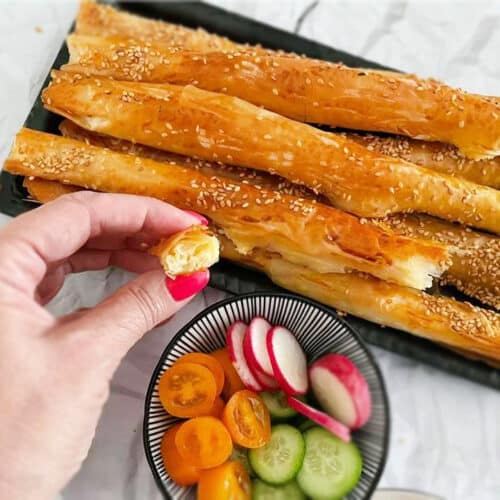 אצבעות פילו עם גבינה מלוחה