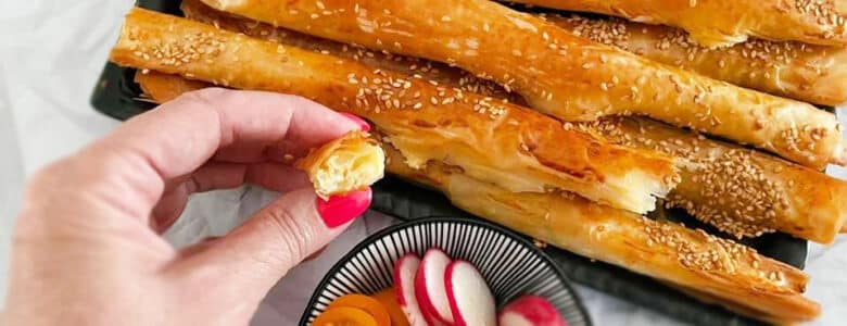 אצבעות פילו עם גבינה מלוחה