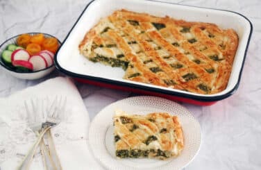 בורקס בצק עלים עם תרד וגבינות