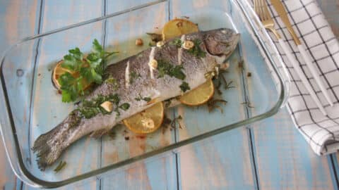 פורל עם שום ועשבי תיבול