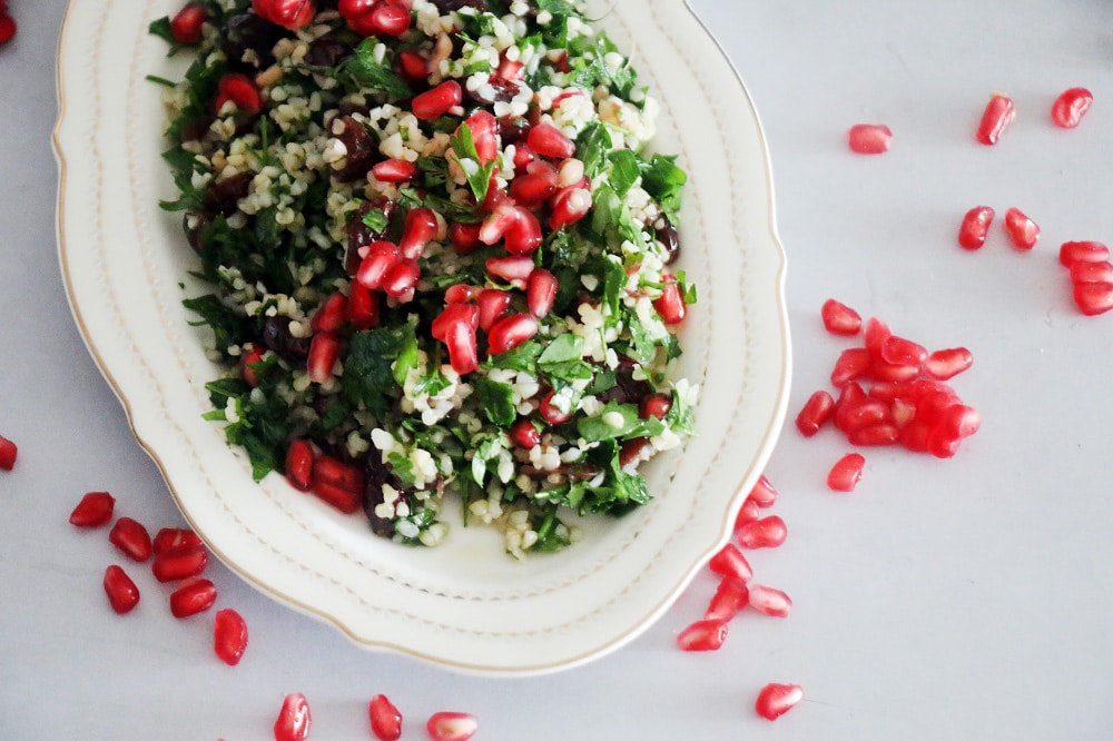 סלט טבולה עם רימונים וחמוציות