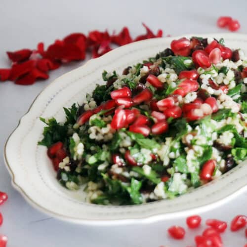 סלט טבולה עם רימונים וחמוציות