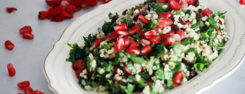 סלט טבולה עם רימונים וחמוציות