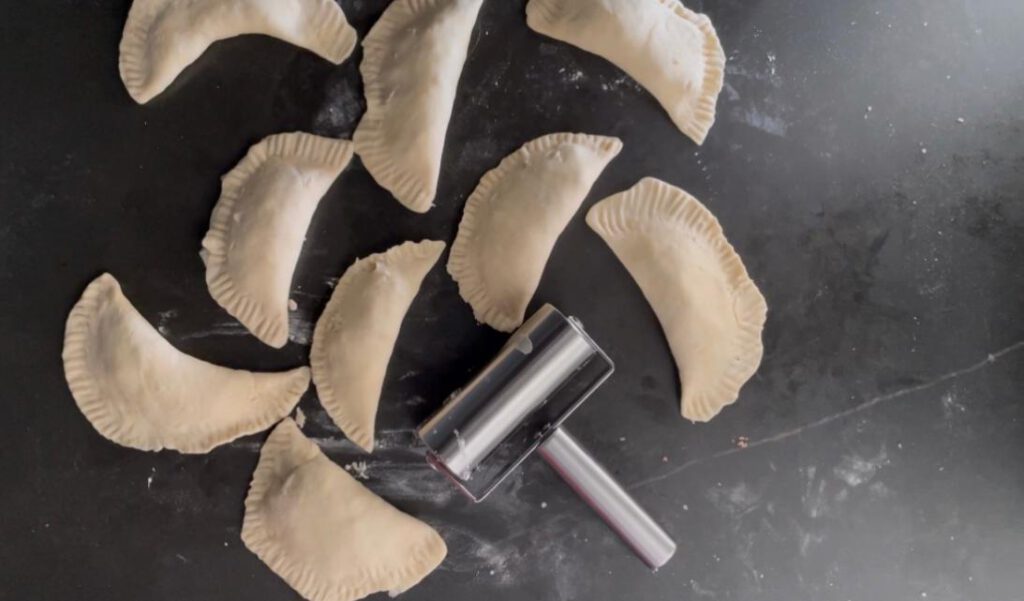 צ'יבורקי כיסונים ממולאים בשר