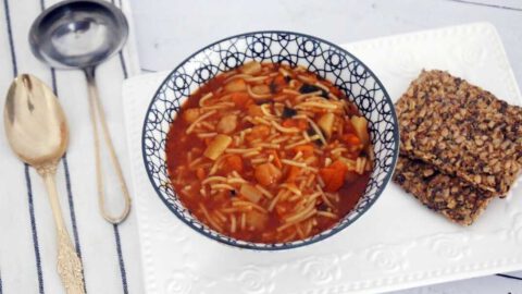 מרק חומוס סמיך עם אטריות