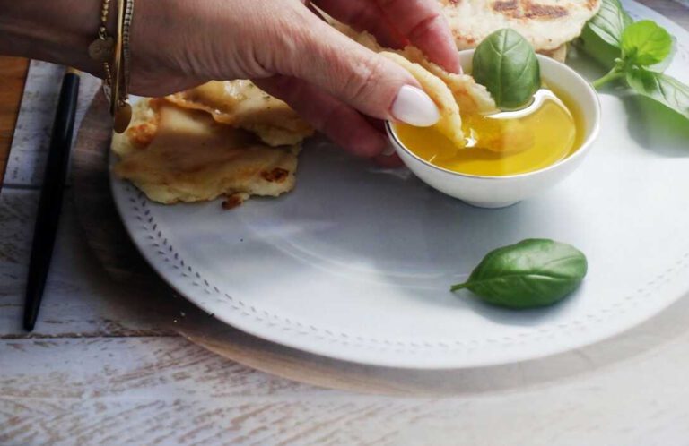 לחם מחבת מ-3 מצרכים