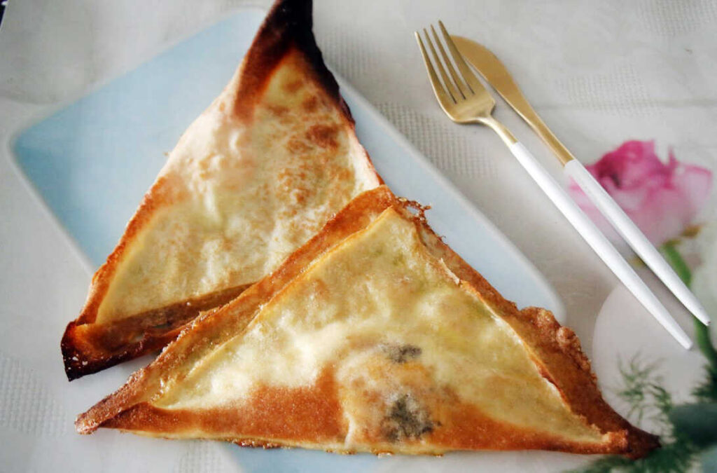 בוריקה במילוי ביצה מטוגנת או אפויה