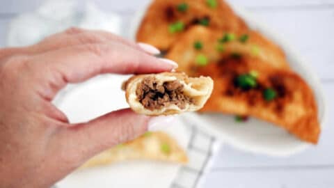 צ'יבורקי כיסונים ממולאים בשר