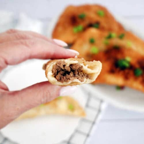 צ'יבורקי כיסונים ממולאים בשר