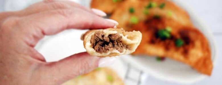 צ'יבורקי כיסונים ממולאים בשר