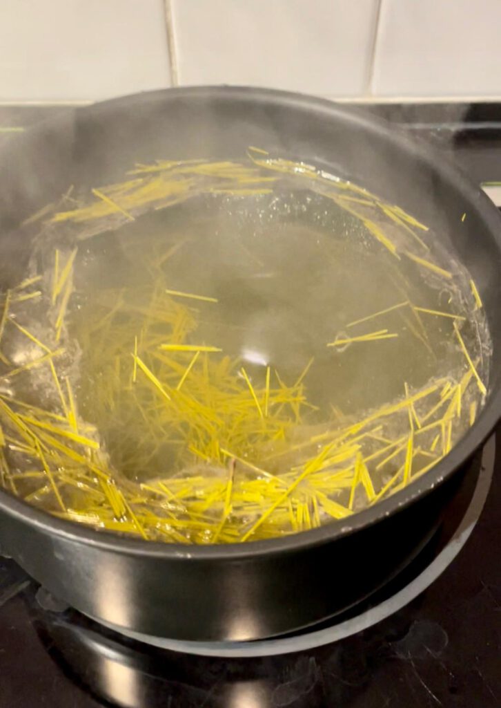 תה ממחטי אורנים תרופת הפלא לחורף