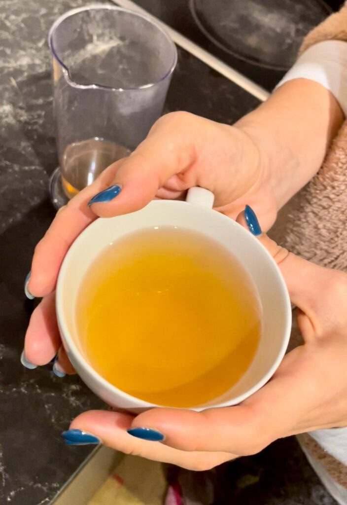 תה ממחטי אורנים תרופת הפלא לחורף