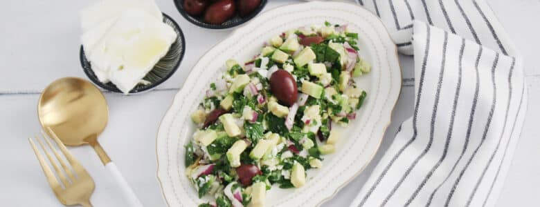 סלט אבוקדו עם גבינה בולגרית