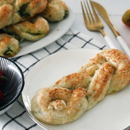 בורקס תרד וגבינה בצורת שמיניות