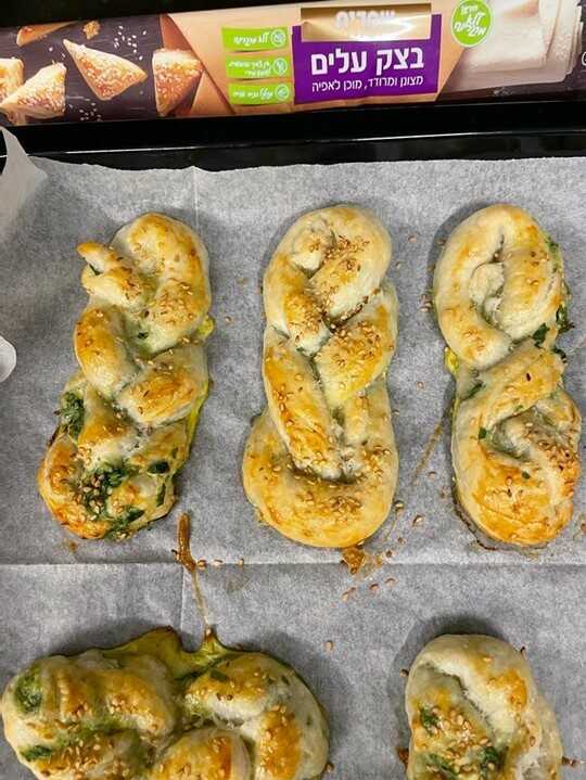 בורקס תרד וגבינה בצורת שמיניות