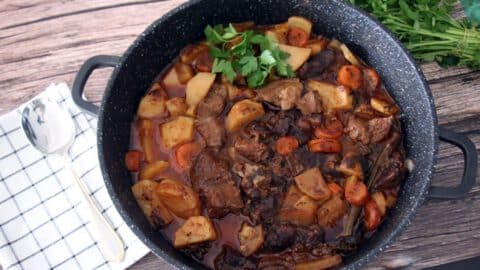 קדירת בשר עם ירקות שורש