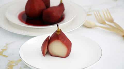 מתכון לאגסים מבושלים ביין אדום