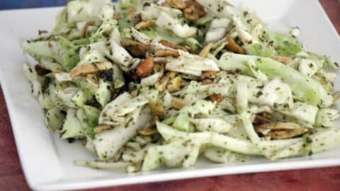 סלט כרוב עם פיצוחים