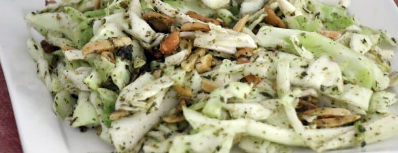 סלט כרוב עם פיצוחים