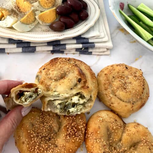 בורקס שמכינים לבד בבית במילוי גבינות ומנגולד