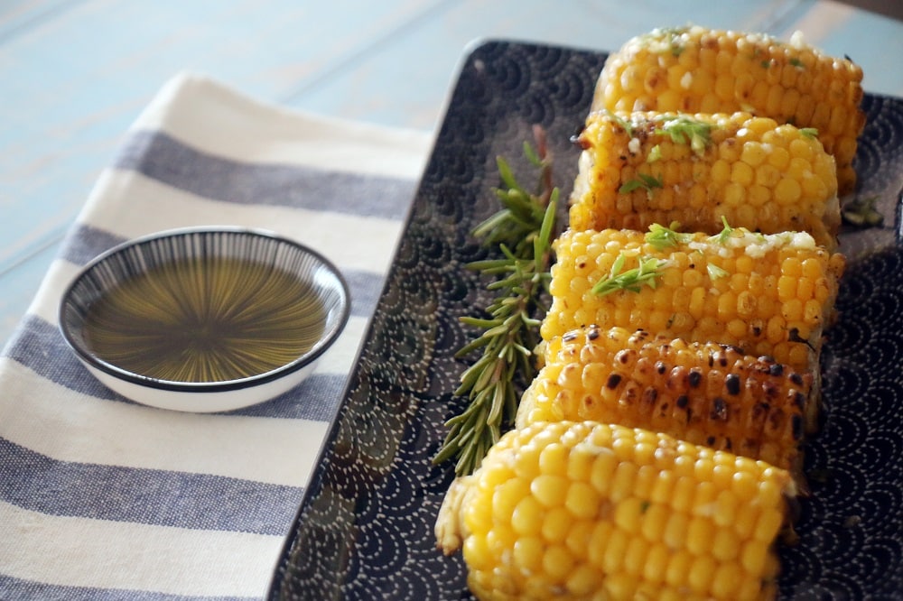 קלחי תירס על האש