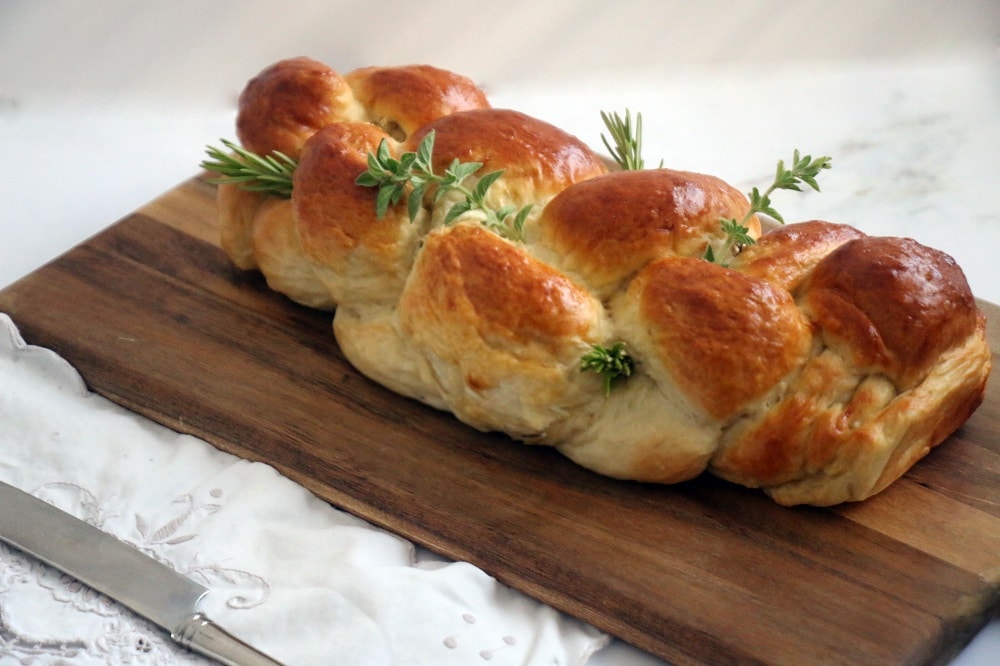 חלה לשבת מארבע רצועות פרווה