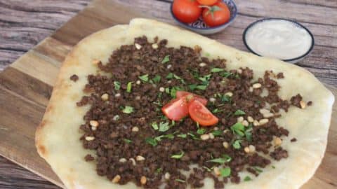 לחמעג'ון מאפה עם בשר