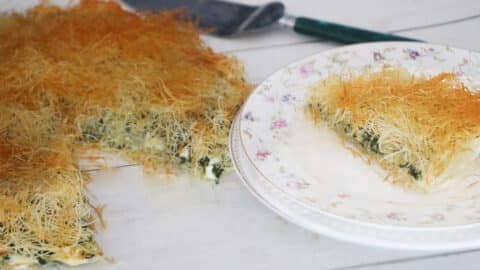 מאפה קדאיף עם מנגולד וגבינות