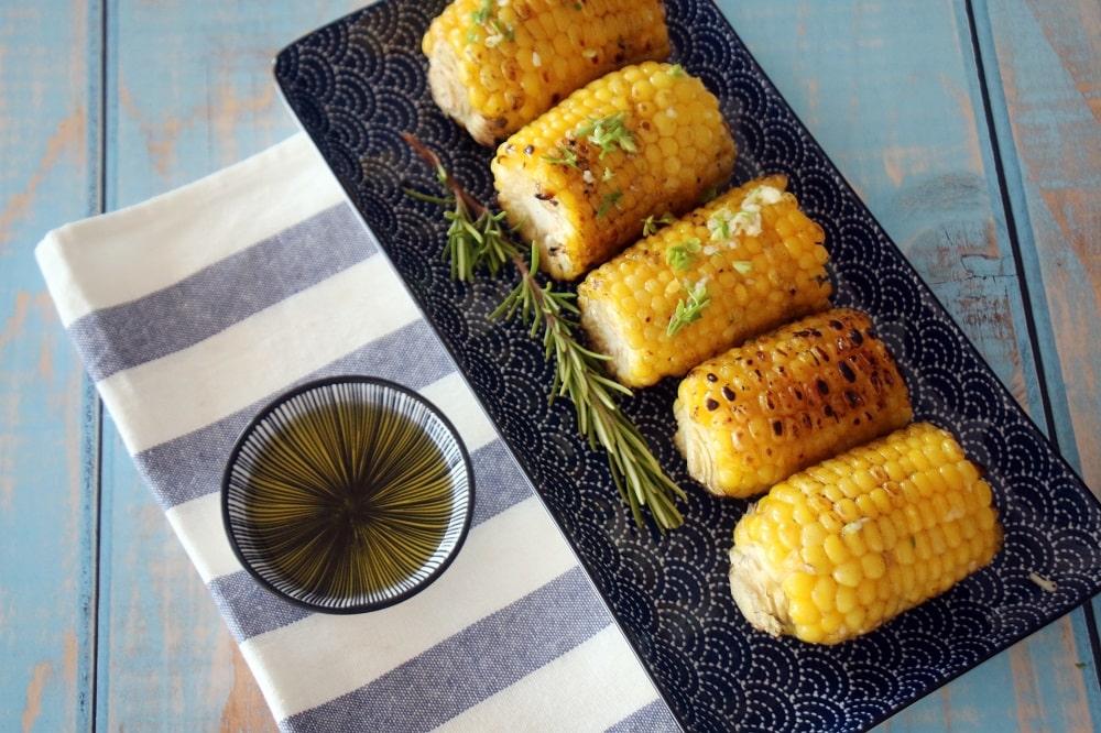 קלחי תירס על האש