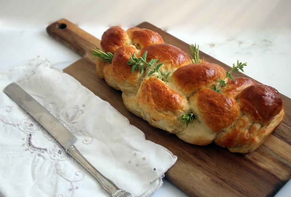 חלה לשבת מארבע רצועות פרווה