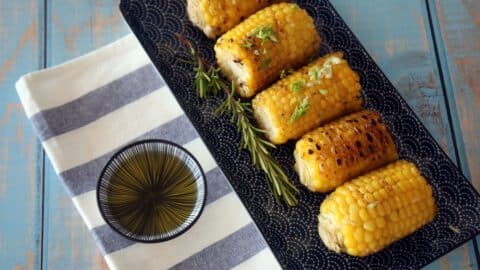 קלחי תירס על האש